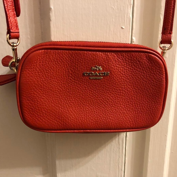 Coach Handbags - COACH Leather Pebbled Crossbody Clutch